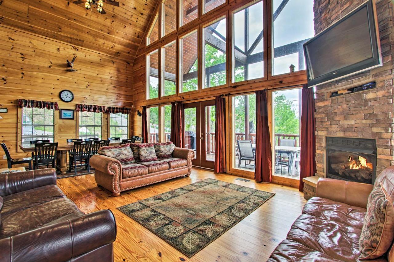 Expansive Gatlinburg Cabin Hot Tub, Deck And Grill! Eksteriør bilde