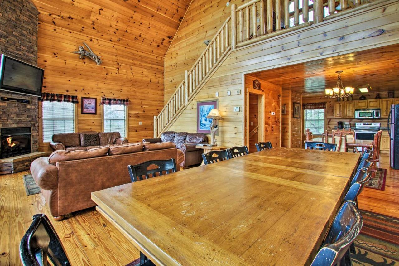 Expansive Gatlinburg Cabin Hot Tub, Deck And Grill! Eksteriør bilde
