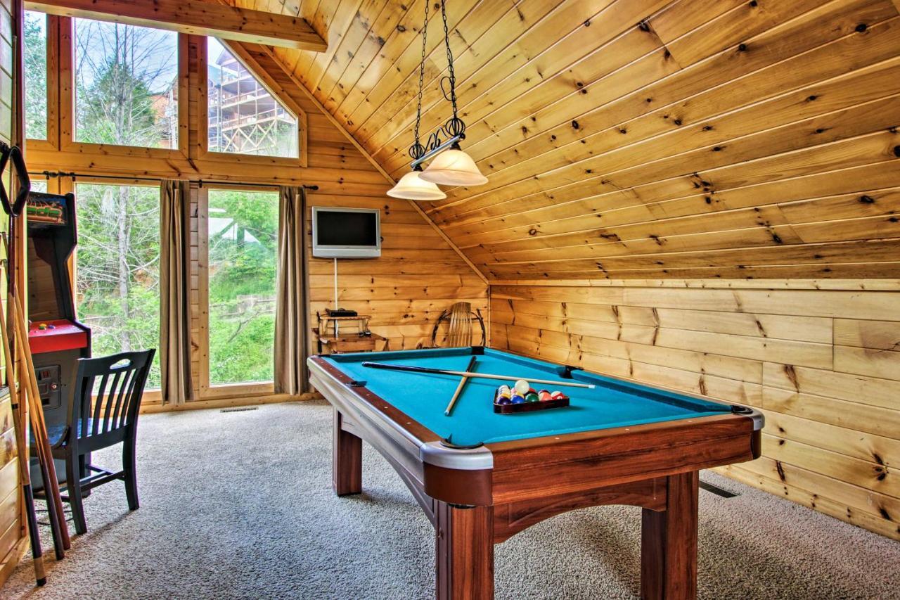 Expansive Gatlinburg Cabin Hot Tub, Deck And Grill! Eksteriør bilde