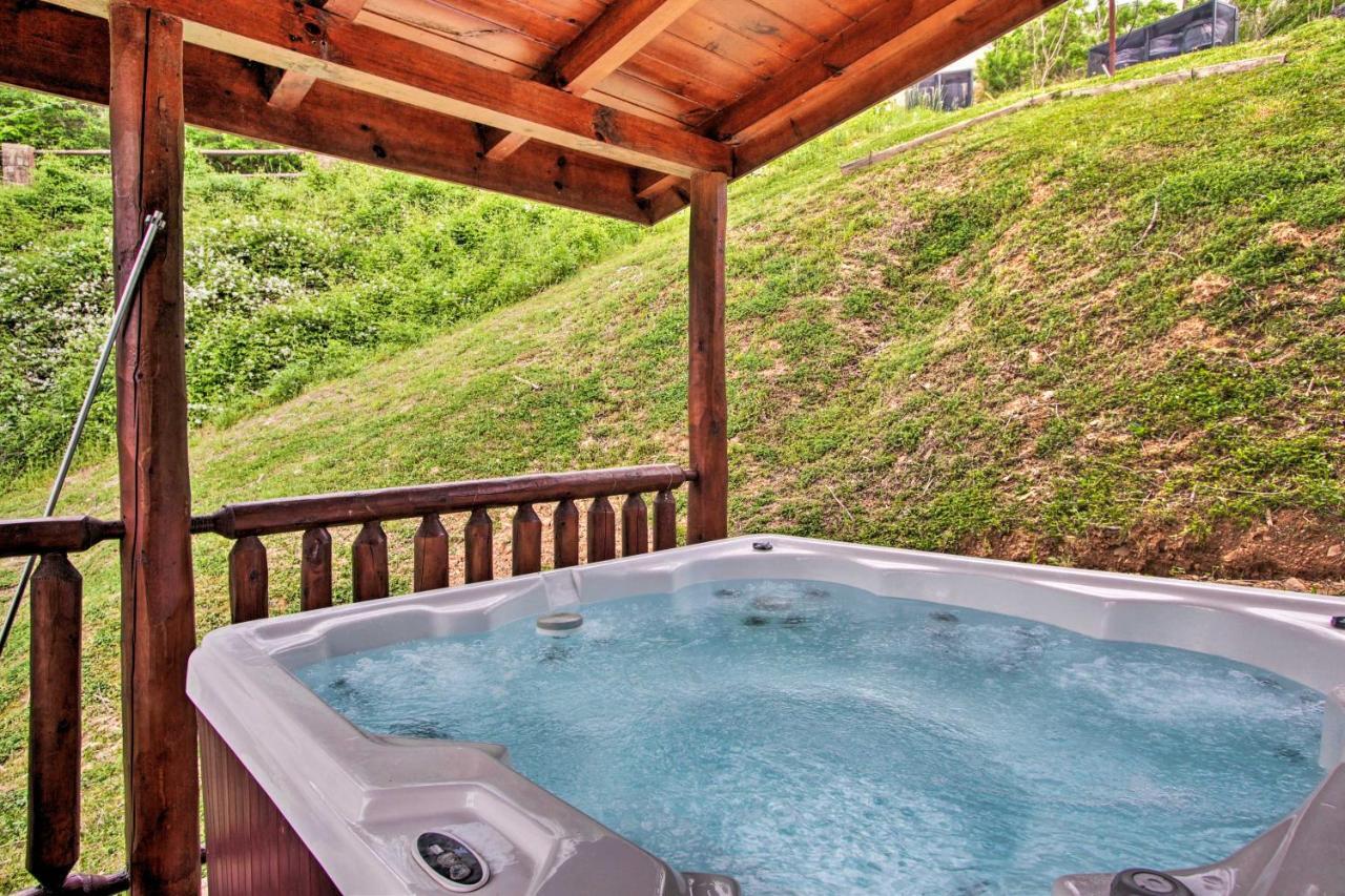 Expansive Gatlinburg Cabin Hot Tub, Deck And Grill! Eksteriør bilde