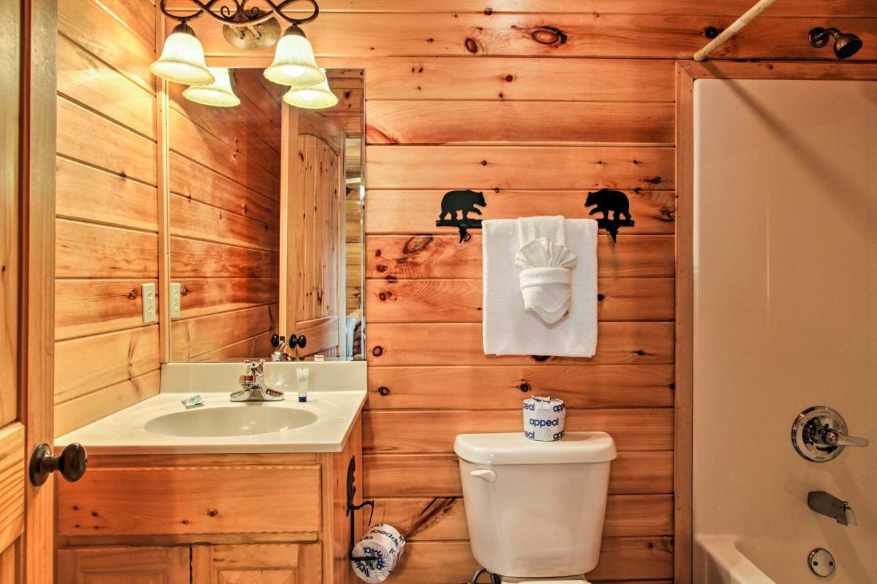 Expansive Gatlinburg Cabin Hot Tub, Deck And Grill! Eksteriør bilde