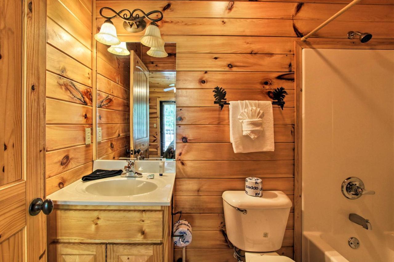 Expansive Gatlinburg Cabin Hot Tub, Deck And Grill! Eksteriør bilde